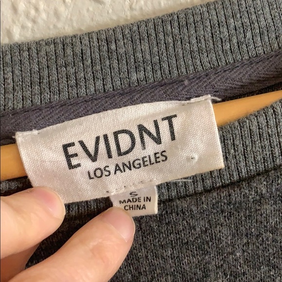 Evident Los Angeles A symmetrical Sweater - Picture 2 of 4